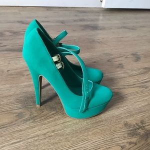 NWOT. Mint Platform Heels